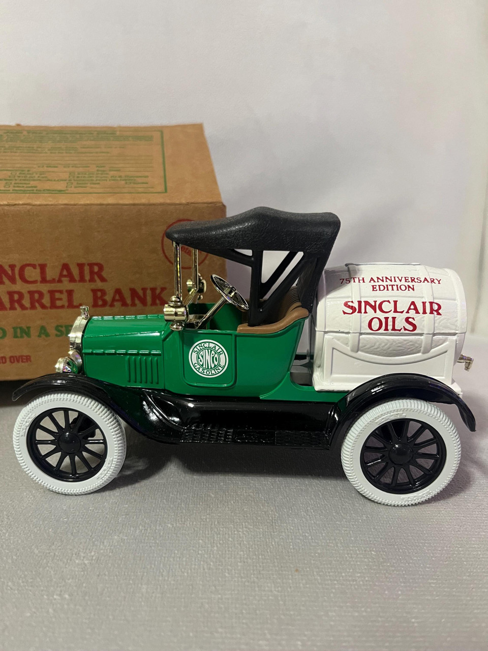 ERT2841 Collection Sinclair Oils 1918 Barrel Bank 75th Anniversary Model