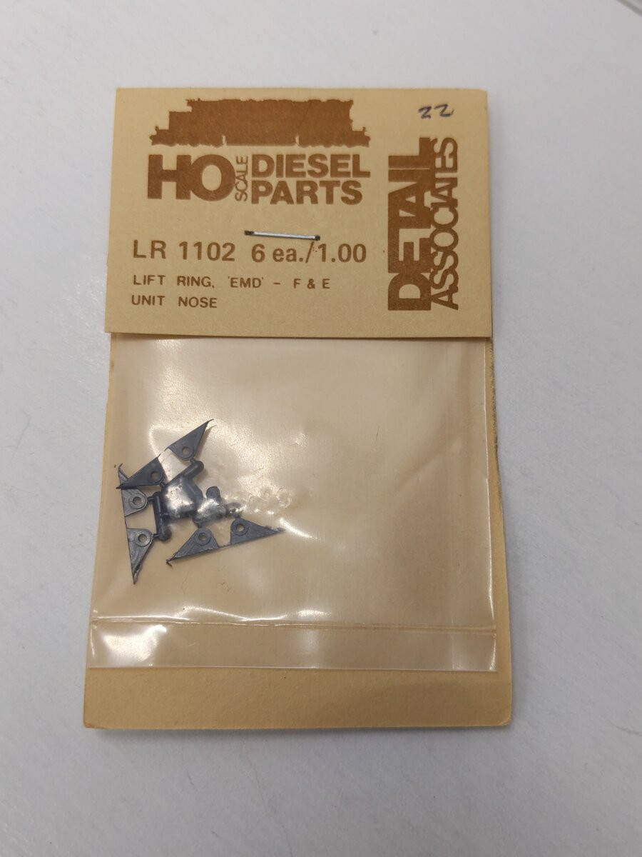 DETA1102 HO Lift Rings -- EMD F & E Unit Nose pkg(4)