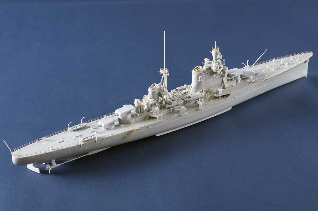 TSM05381 Trumpeter Italian Heavy Cruiser Pola 1/350
