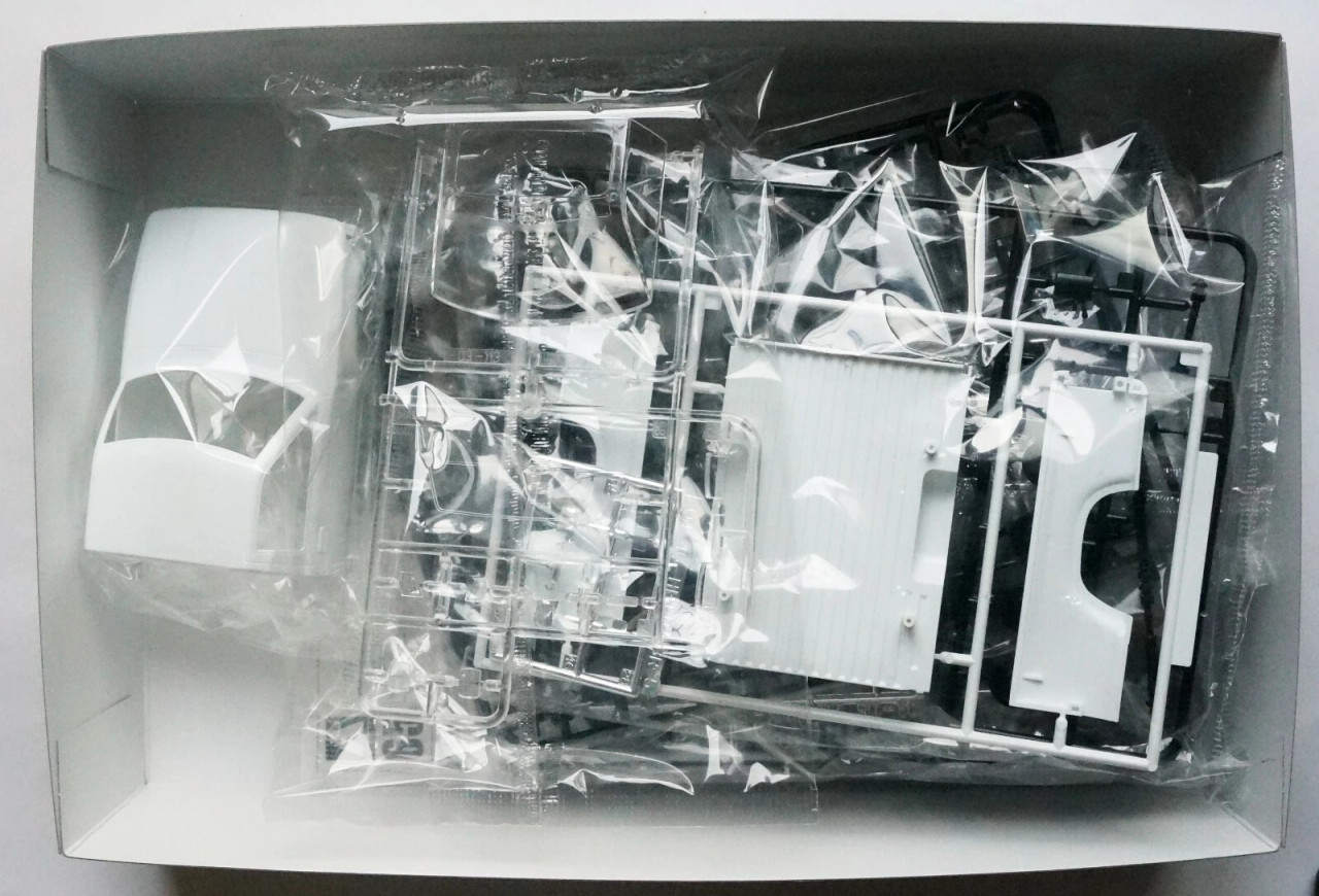 AOS20090 Aoshima 1/24 RN80 Hilux Custom 85 (Toyota)