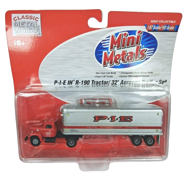 (D)  31103 HO IH R-190 w/Aerovan Trailer  PIE