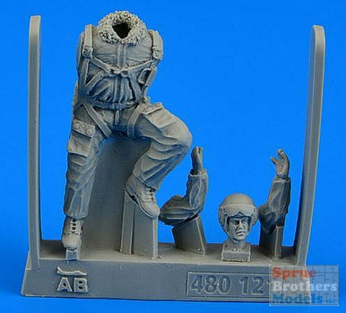 ARSAB480121 1:48 AeroBonus Soviet Pilot - The Cold War Period