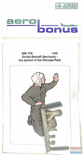 ARSAB480174 1:48 AeroBonus Warsaw Pact Era Soviet Aircraft Mechanic #3