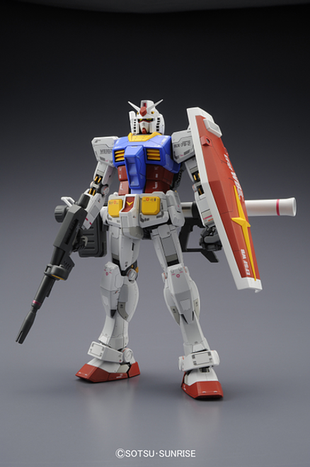 BAN2210344 Bandai Master Grade 1/100 RX-78-2 Gundam (Ver. 3.0) 'Mobile Suit Gundam'