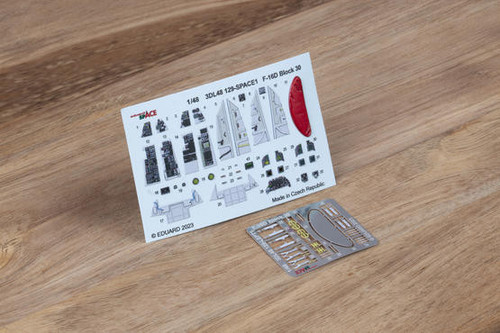 (SO) 1/48 Eduard F-16D Block 30 Space for Kinetic
