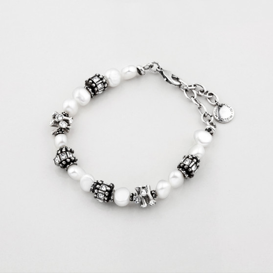 White freshwater pearl bracelet with classic Swarovski® Crystal beads -19 cm plus extender