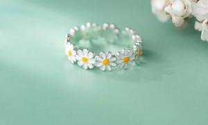 NEW  Daisy Ring White Flower Ring  5299