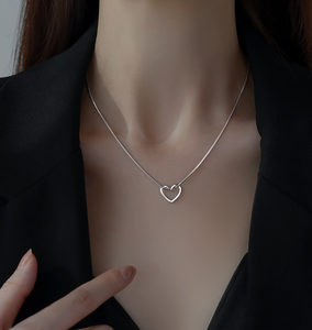 2304NEW-Hollow out love necklace6572