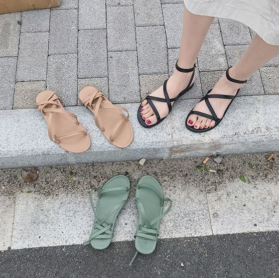 Girls' open-toe sandals with cross straps