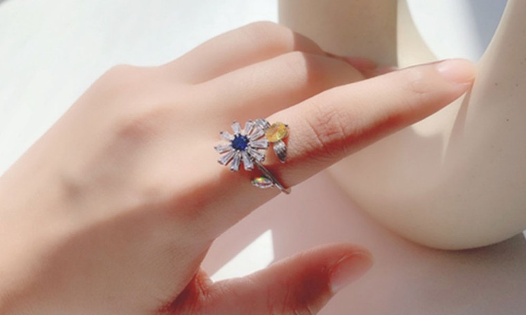 NEW  Sweet and cute princess ring small daisy open ring 5045   LA