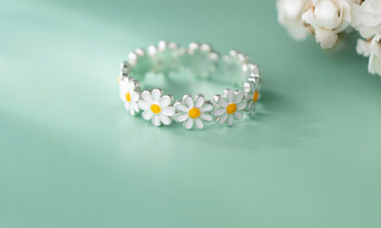 NEW  Daisy Ring White Flower Ring  5299