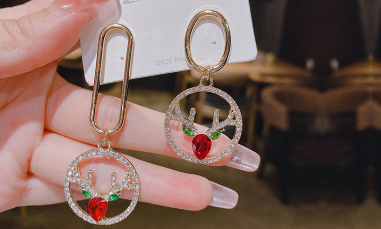 NEW Christmas Elk Asymmetric Earring Ornament 5437