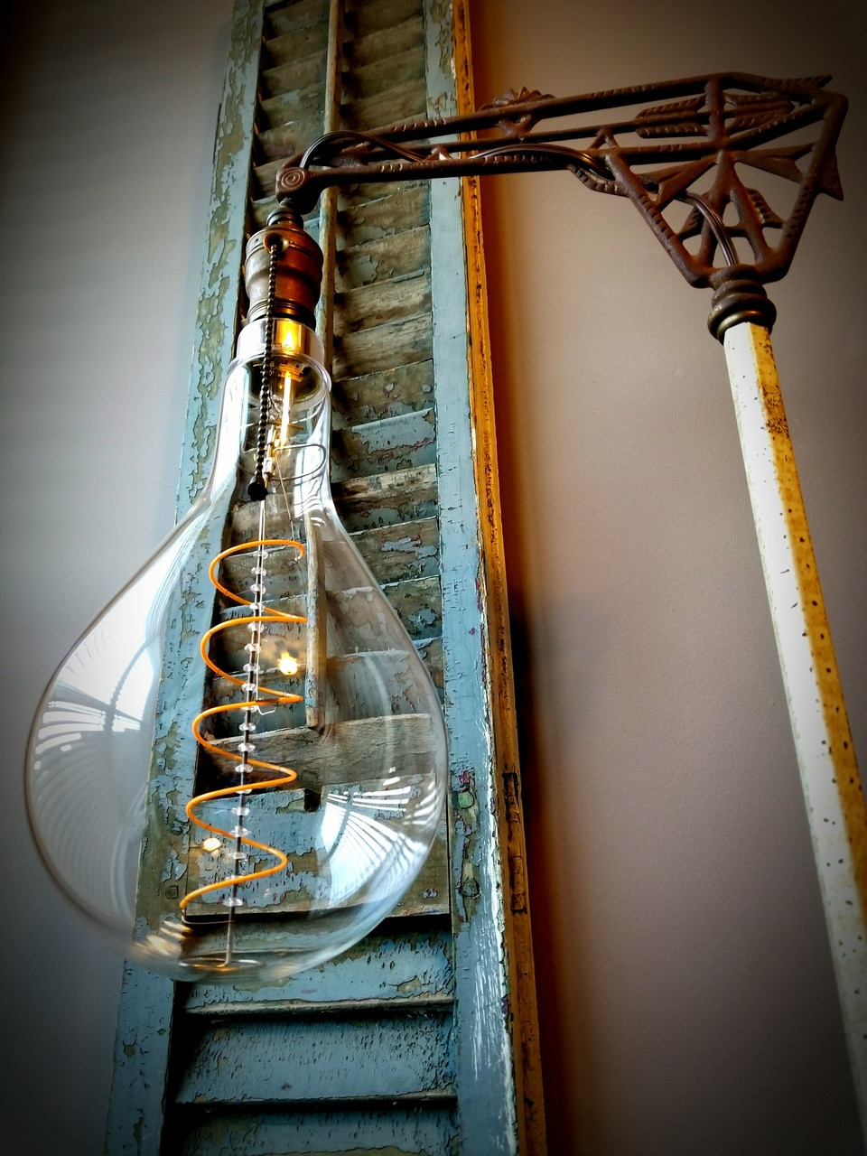 Grand Nostalgic Teardrop LED Bulb - Thumbnail 4