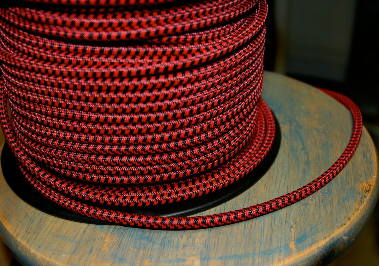 Black & Red Hounds-Tooth Round Cloth Covered 3-Wire Cord, Nylon - PER FOOT