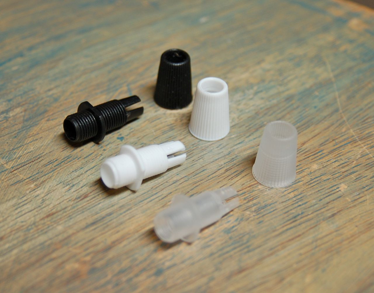 Threaded Plastic Cord Grip Electrical Wire Strain Relief