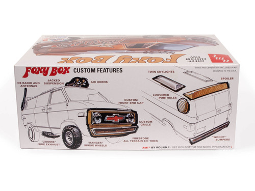 AMT 1265 1975 Chevy Van Foxy Box 1/25 Scale Model Kit