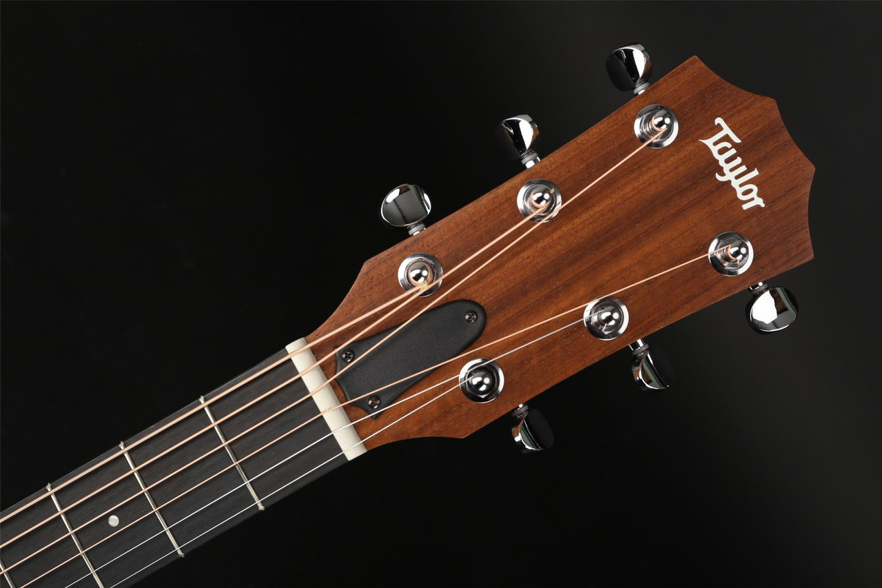 Taylor BBTe Big Baby Taylor Walnut/Spruce Electro Acoustic in