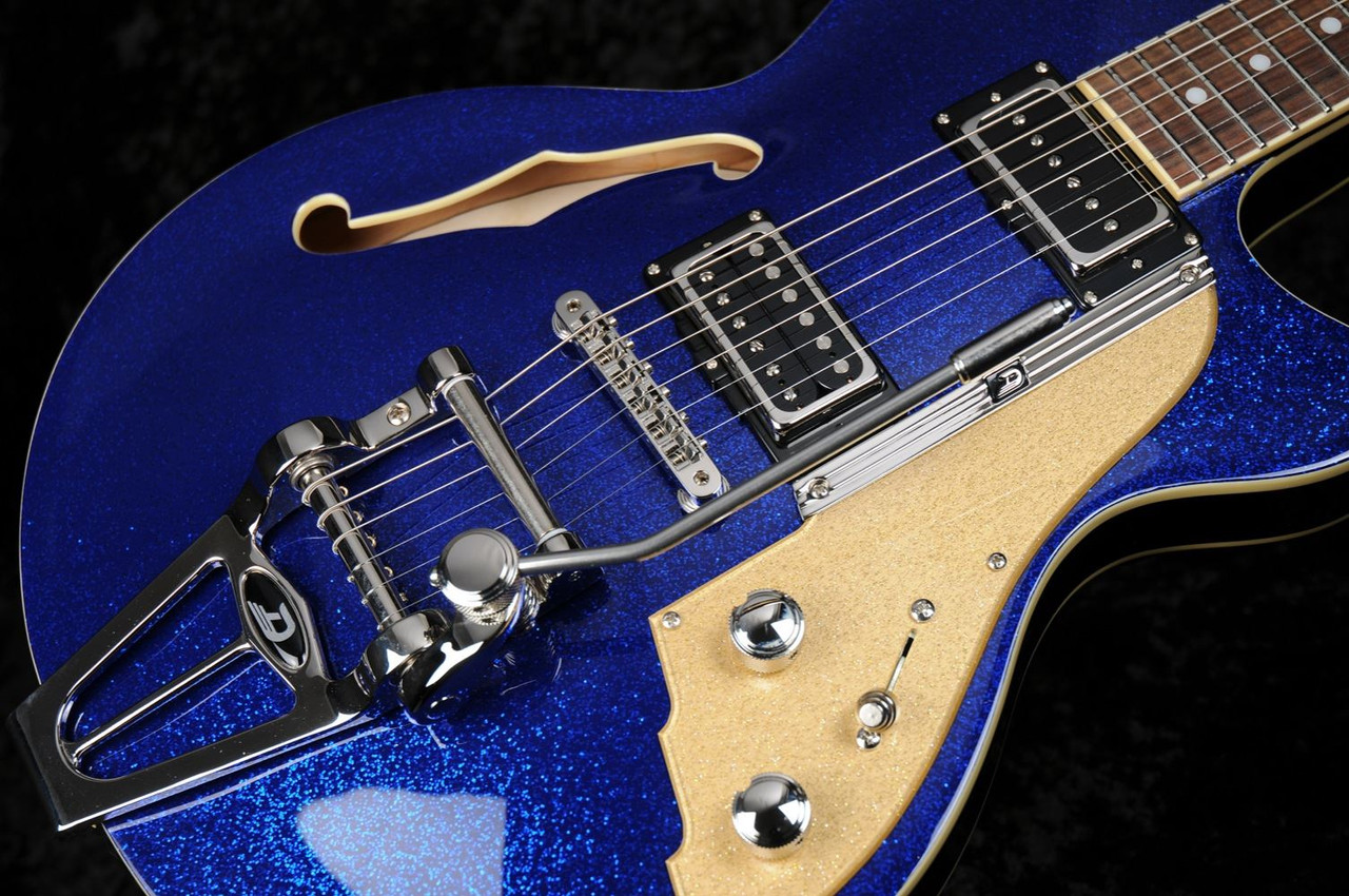 Duesenberg Starplayer TV in Blue Sparkle with Hard Case | Wildwire