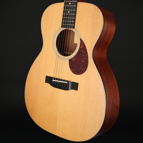 Eastman E1OM Traditional in Natural Truetone Satin with Gig Bag
