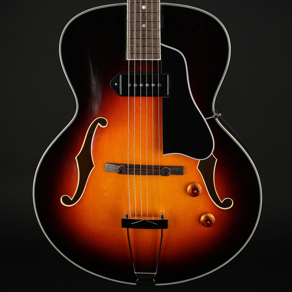 Eastman AR405 Archtop, P90/TV-SB in Sunburst Truetone Vintage Finish with Gig Bag #L2500987
