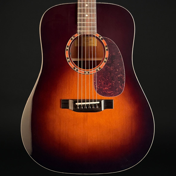 Eastman E2D-DLX-SB Deluxe Dreadnought Electro Acoustic in Sunburst with Gig Bag