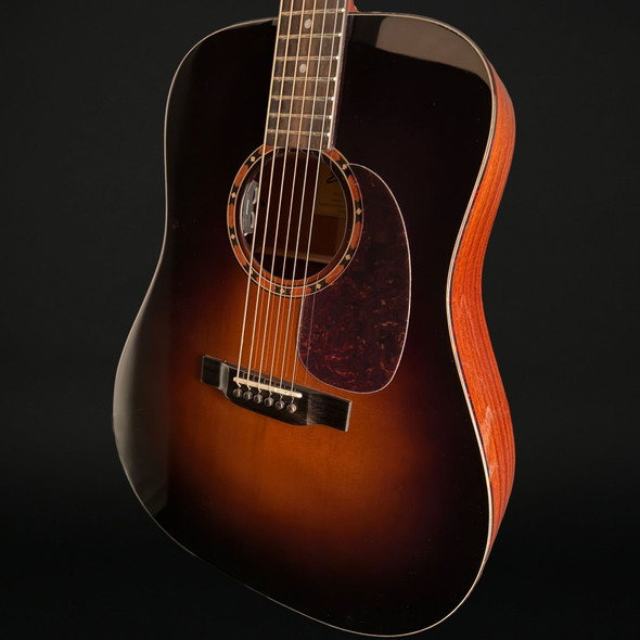 Eastman E2D-DLX-SB Deluxe Dreadnought Electro Acoustic in Sunburst with Gig Bag