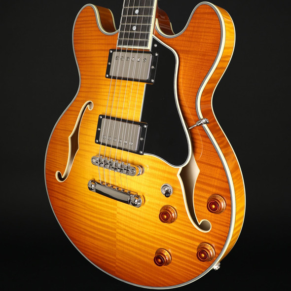 Eastman T484-GB 14" Thinline, Seymour Duncan Pickups in Goldburst with Case #P2600179
