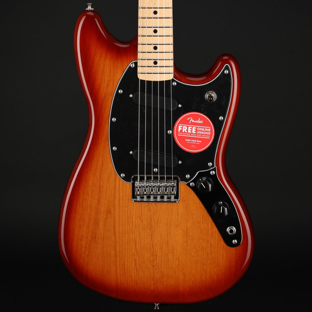 Fender Player Mustang, Maple Fingerboard in Sienna Sunburst
