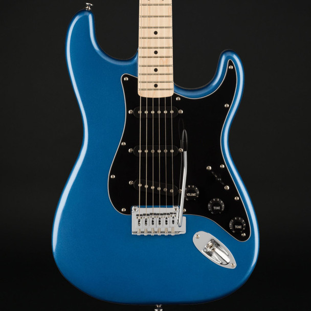 Squier Affinity Series Stratocaster, Maple Fingerboard, Black Pickguard in Lake Placid Blue