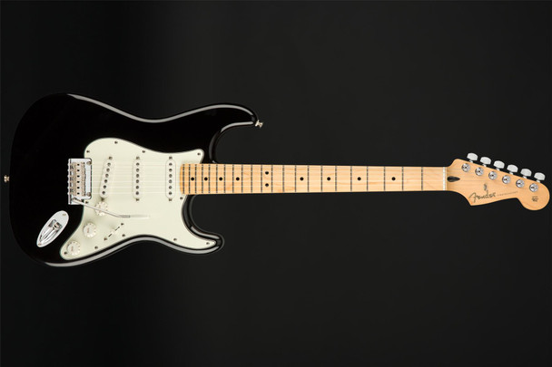 Fender Player Stratocaster, Maple Fingerboard in Black