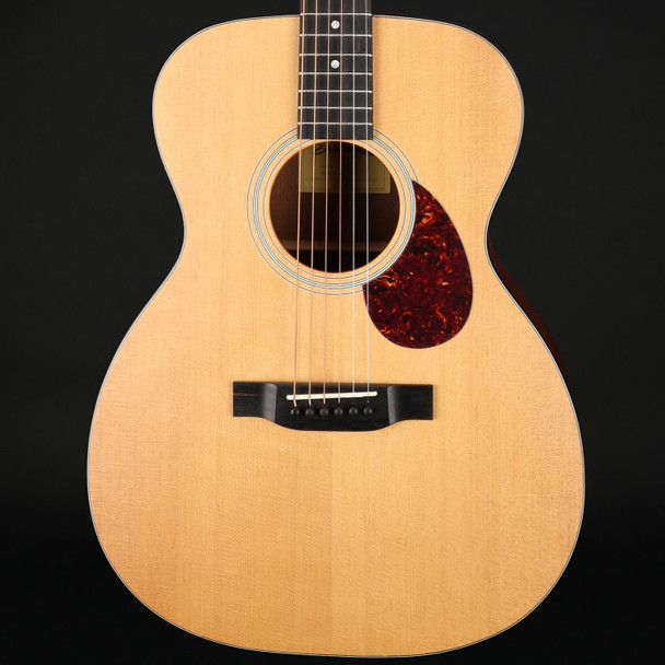Eastman E1OM Traditional in Natural Truetone Satin with Gig Bag