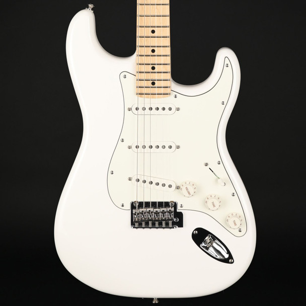Fender Player Stratocaster, Maple Fingerboard in Polar White #MX22235860 - Pre-Owned