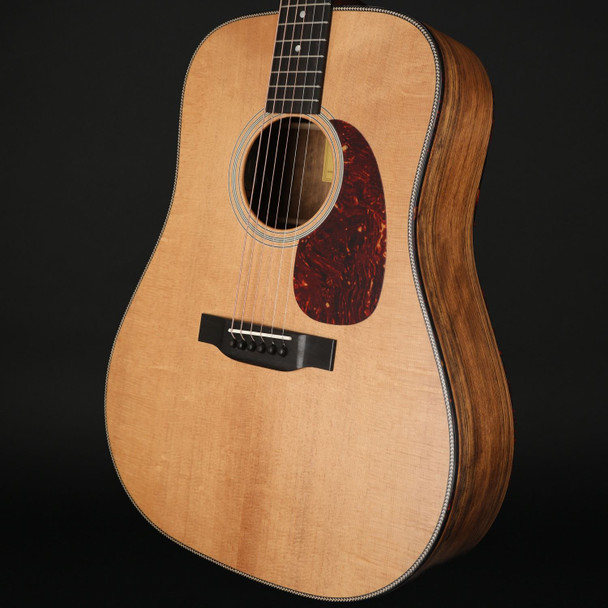 Eastman E3DE Dreadnought Electro Acoustic in Natural Truetone Satin with Gig Bag #M2416241