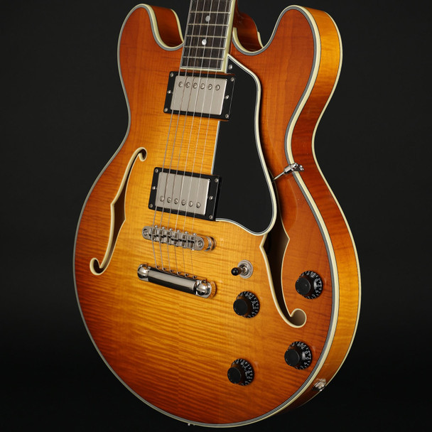 Eastman T484-GB 14" Thinline, Seymour Duncan Pickups in Goldburst with Case #P2401095