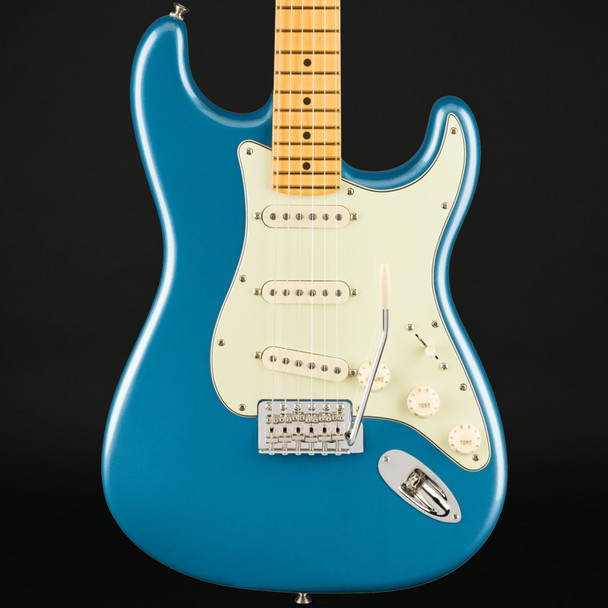Fender American Professional Classic Stratocaster, Maple Fingerboard in Faded Lake Placid Blue