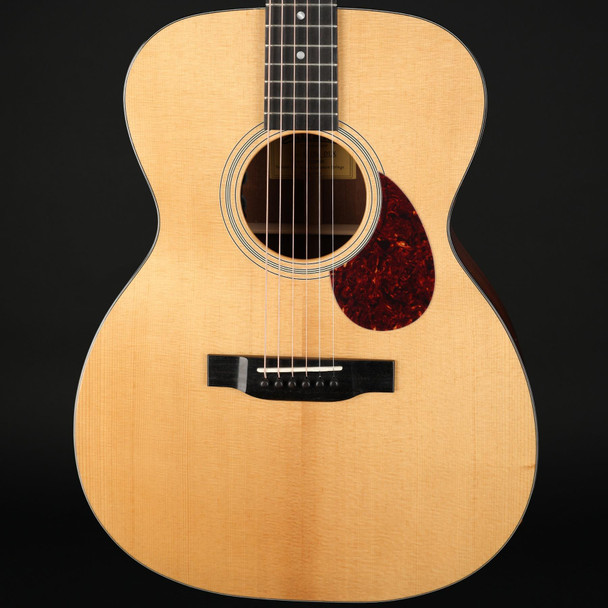 Eastman E1OM-DLX in Natural Gloss with Gig Bag #M2338341