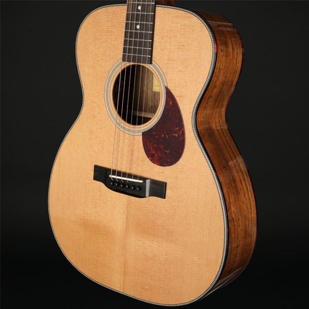 Eastman E3OM Deluxe Orchestra Electro Acoustic in Natural Truetone Gloss with Gig Bag #M2533019