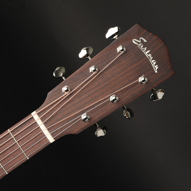 Eastman E20SS Slope Shoulder Dreadnought Adirondack/Rosewood in Sunburst with Case #M2239065