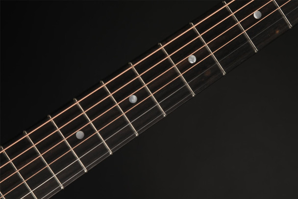 Eastman AC122-2CE-DLX-SB Deluxe Grand Auditorium Electro Acoustic in Sunburst with Gig Bag