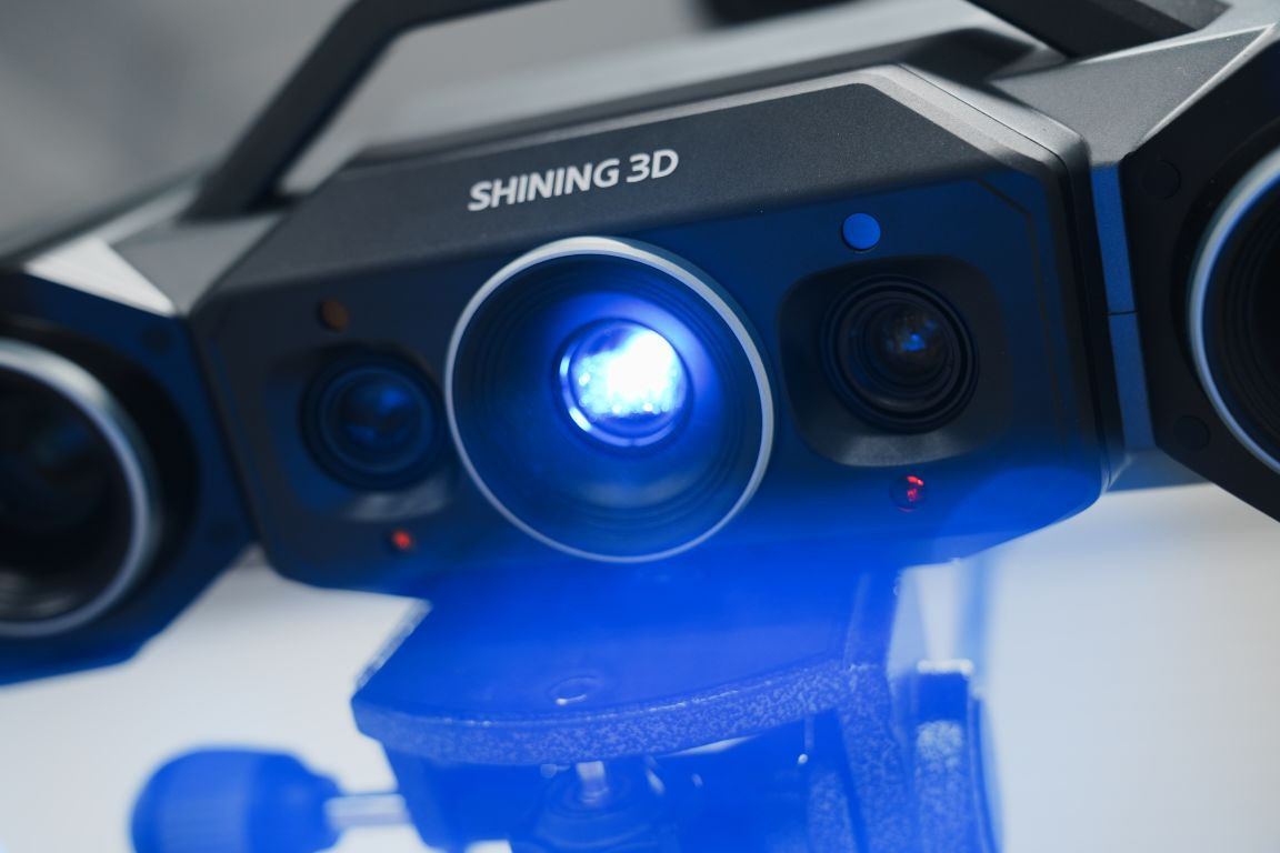 Shining 3D OptimScan Q12 closeup in use