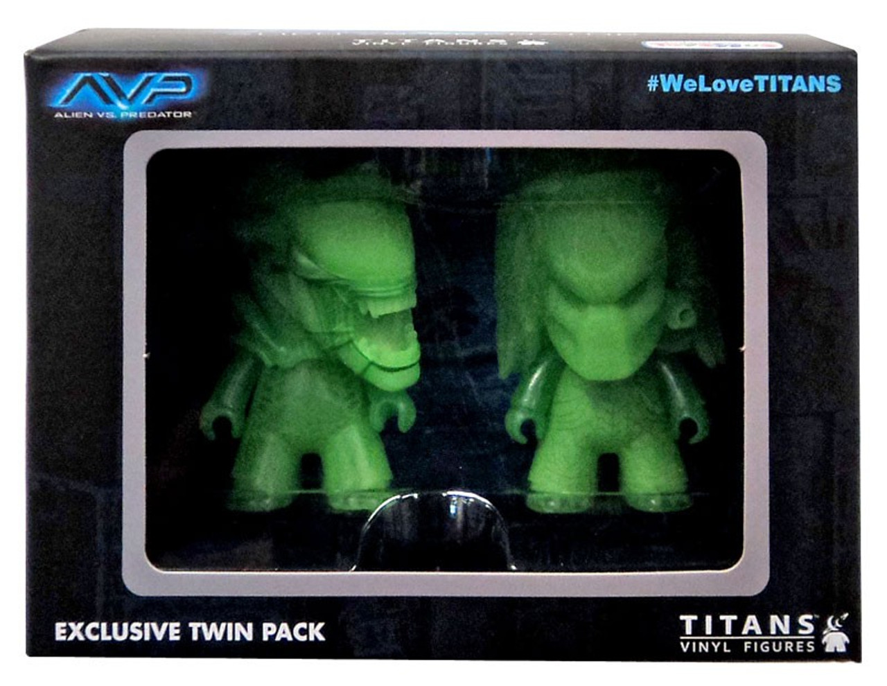 Alien vs Predator Alien vs. Predator Exclusive 3 Vinyl Figure 2-Pack Glow in The Dark Titans