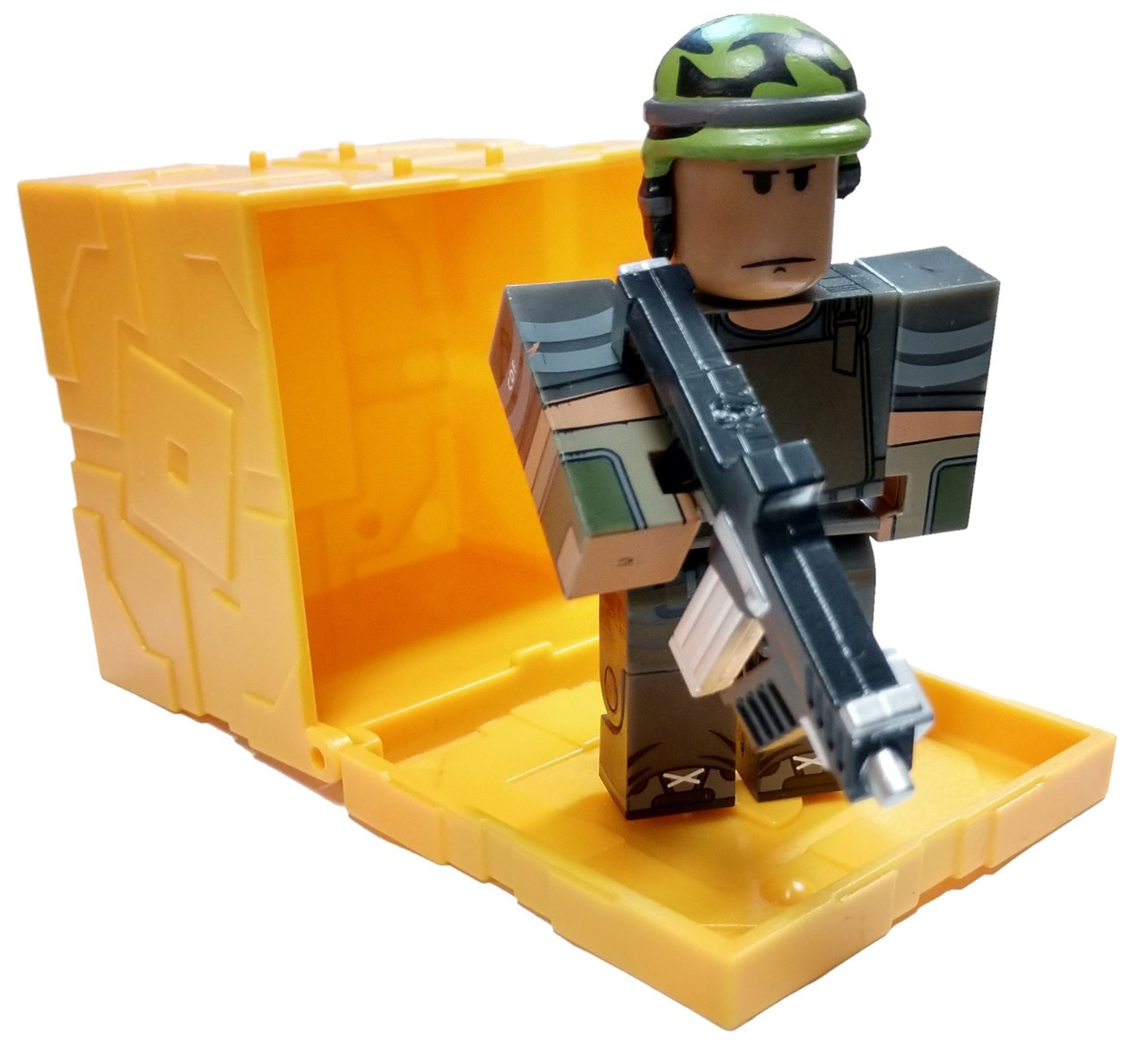 Roblox Series 5 After The Flash Cdf Soldier 3 Mini Figure With Gold Cube And Online Code Loose Jazwares Toywiz - roblox girl codes shirts yellow