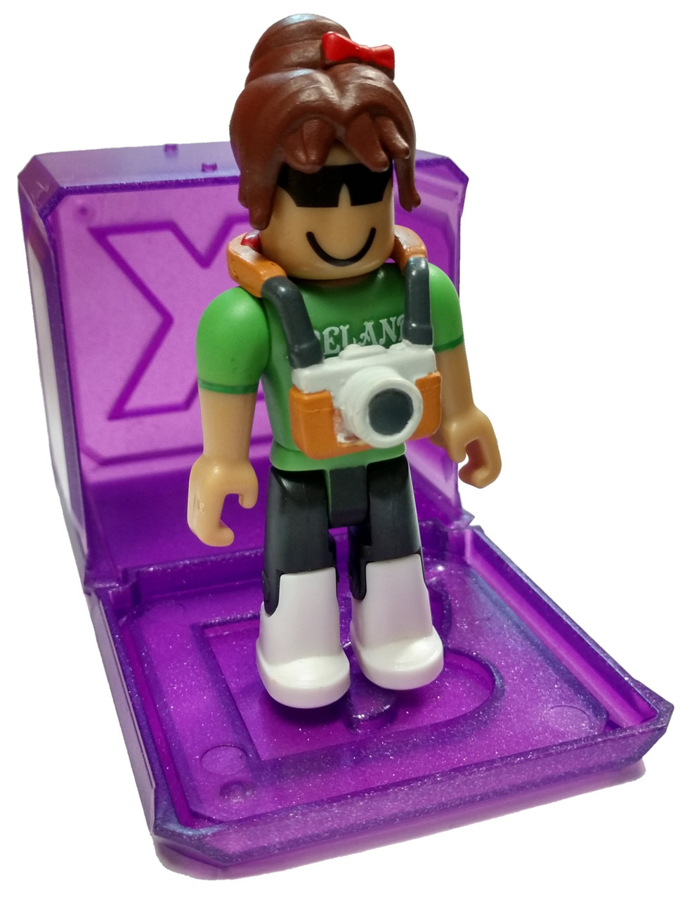 Roblox Celebrity Collection Series 3 World Expedition Ireland Itinerant 3 Mini Figure With Cube And Online Code Loose Jazwares Toywiz - fallen halo roblox code