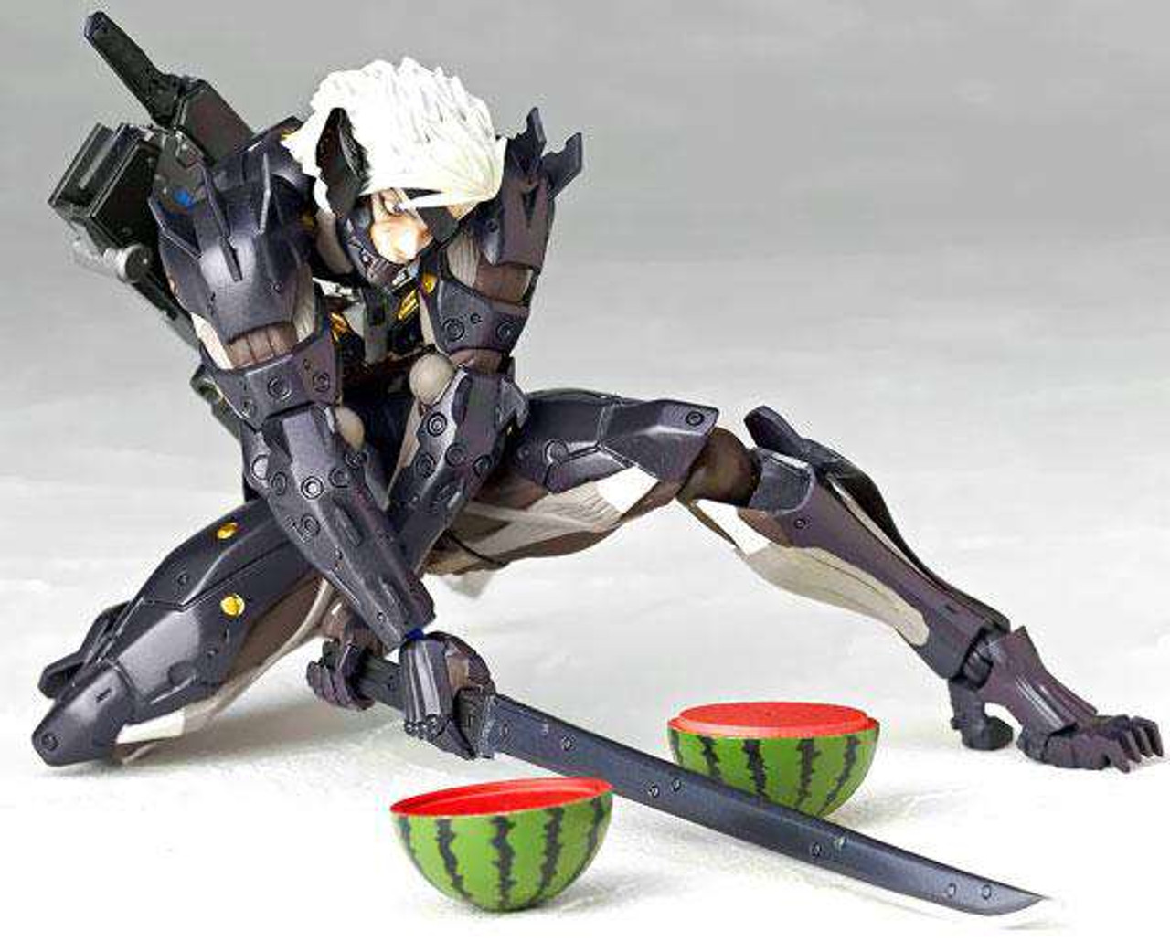 revoltech metal gear rising revengeance raiden figure