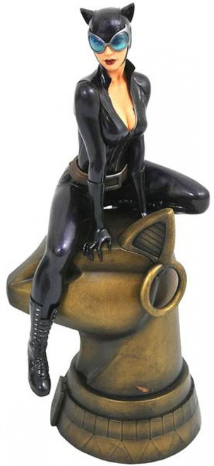 DC Gallery Catwoman 9-Inch Collectible PVC Statue