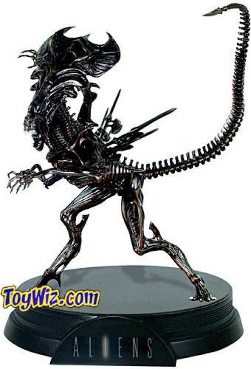 Aliens Signature Series Alien Queen Statue Damaged Package