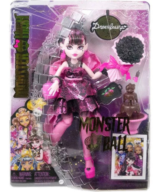 Monster High Draculaura Doll with Pet Bat-Cat Count Fabulous and  Accessories