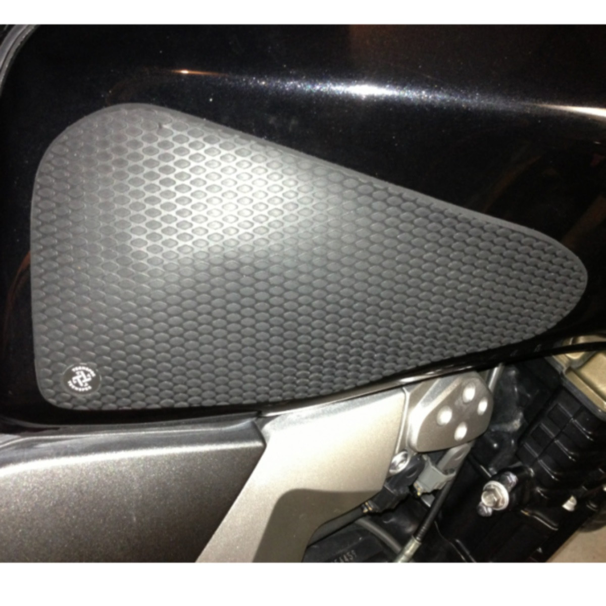 TechSpec Snake Skin Gripster Tank Grip for Kawasaki Z 750 04-06 / Z1000 03-07