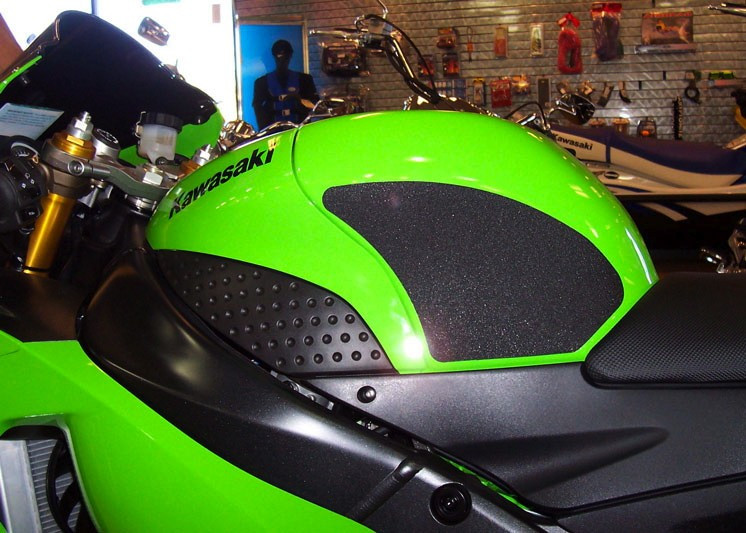 TechSpec Snake Skin Gripster Tank Grip for Kawasaki ZX-6R 05-06