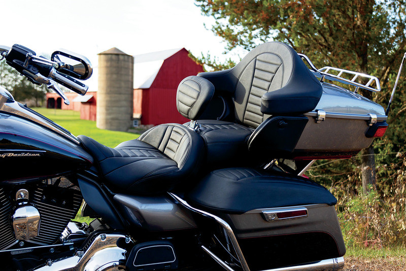 Mustang Deluxe Touring Seat FLH - 79006
